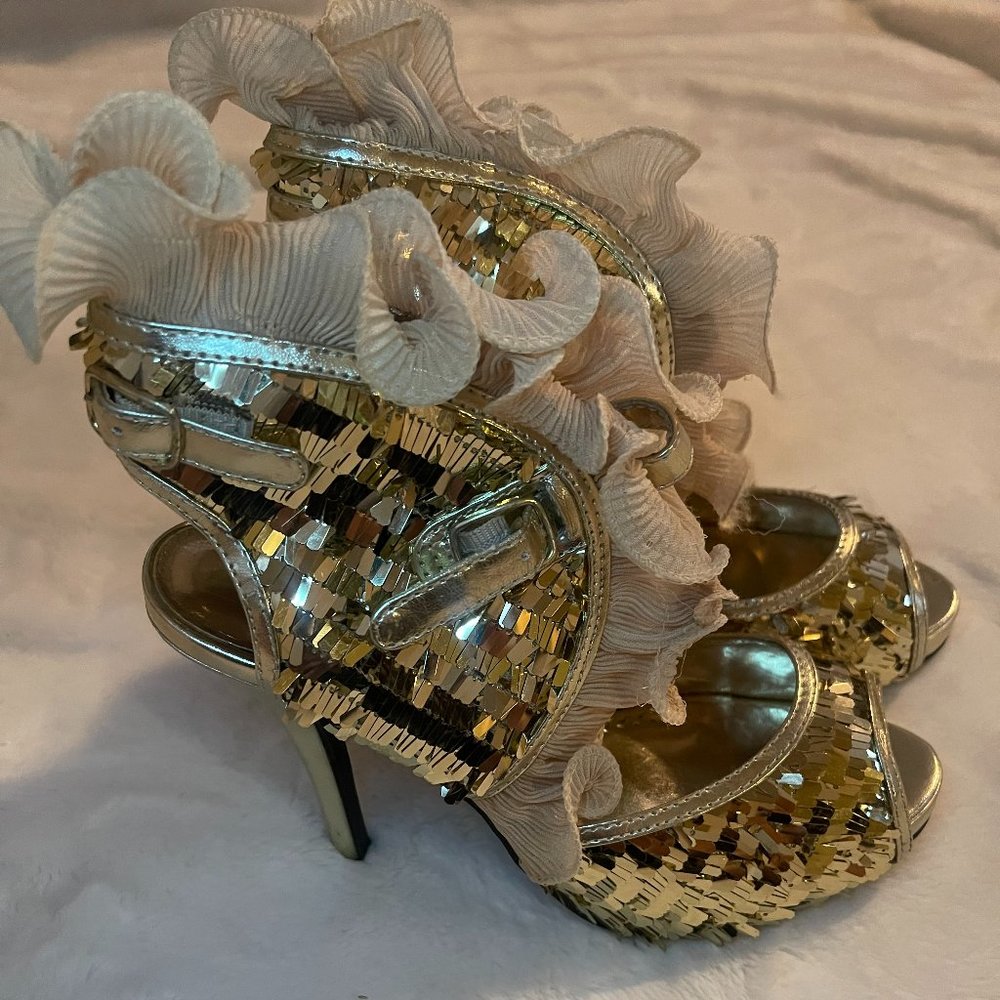 Gold Wild Rose Sequins Show Stopping Peep Toe Heels 6.5